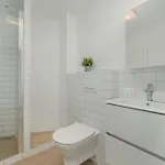 Air-conditioned Modern With Parking In The Centre Of By Renters Apartament