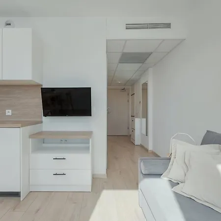 Apartment Air-conditioned Modern With Parking In The Centre Of By Renters Wroclaw