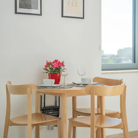 Apartamento Air-conditioned Modern With Parking In The Centre Of By Renters Breslavia