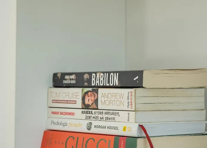 Air-conditioned Modern With Parking In The Centre Of By Renters