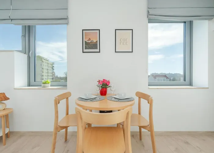 Air-conditioned Modern With Parking In The Centre Of By Renters *